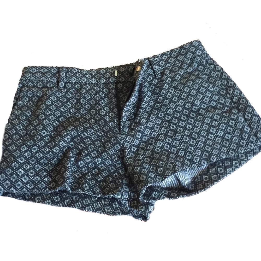Banana Republic grey/black diamond print shorts